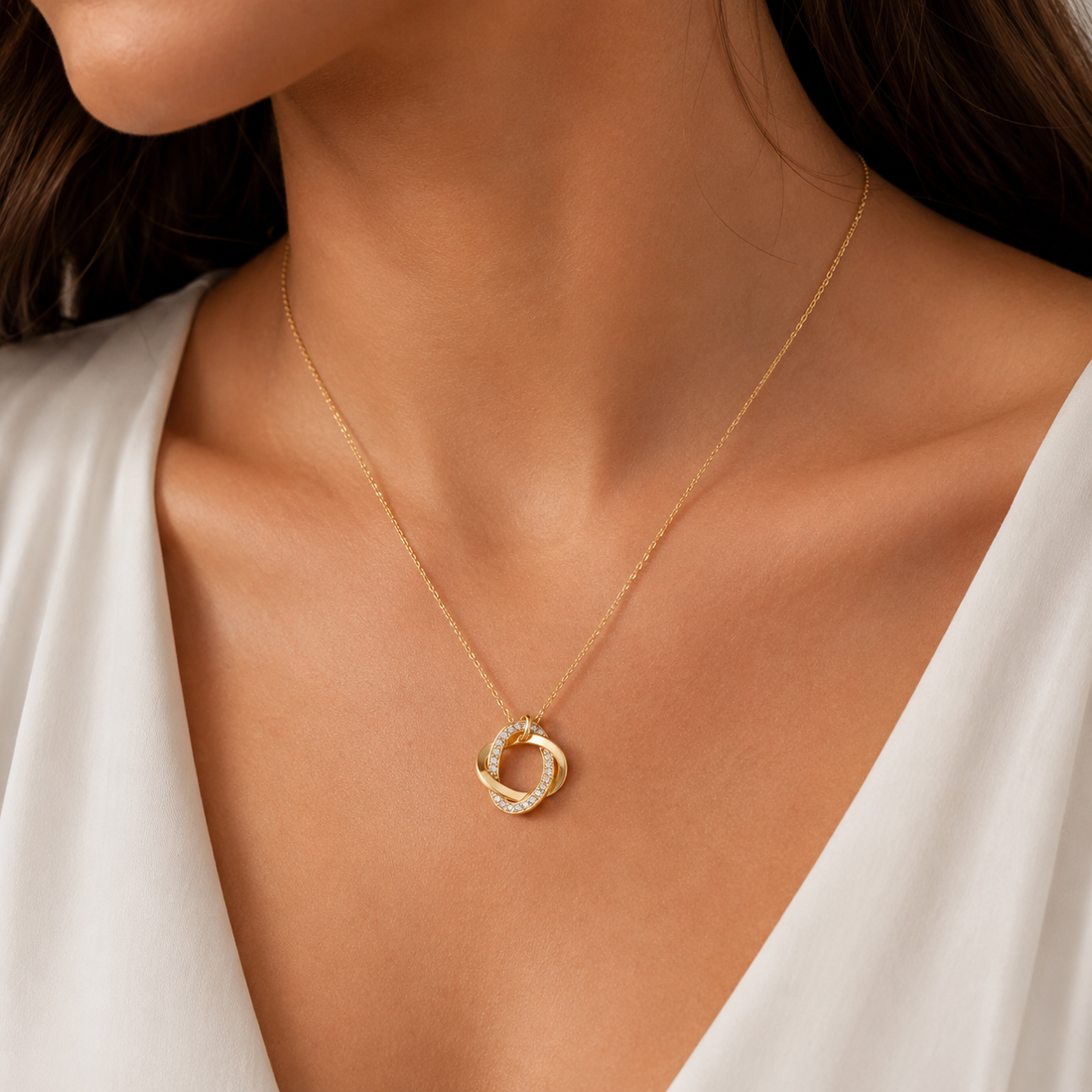 Modern Necklace with Geometric Pendant